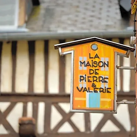 La Maison De Pierre Et Valerie Ste Catherine Holiday home Honfleur