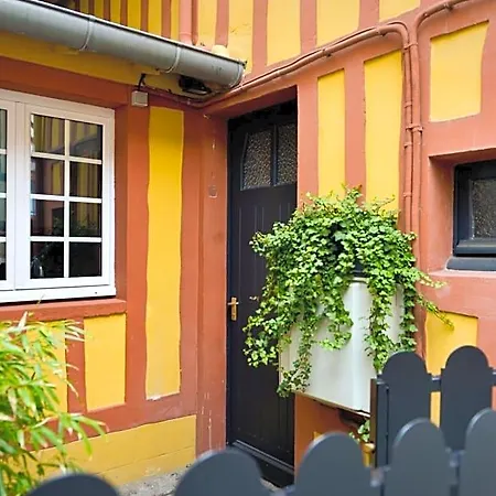 La Maison De Pierre Et Valerie Ste Catherine Holiday home Honfleur