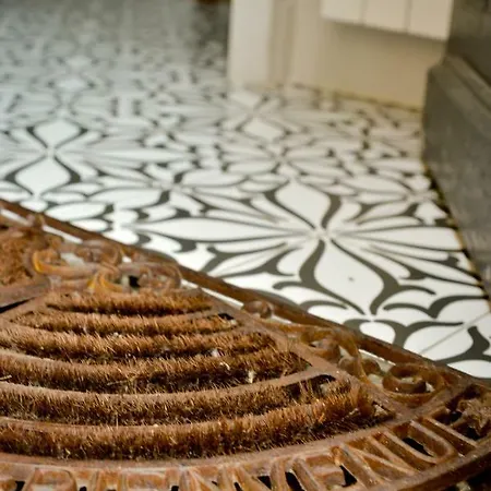 La Maison De Pierre Et Valerie Ste Catherine * Онфлёр